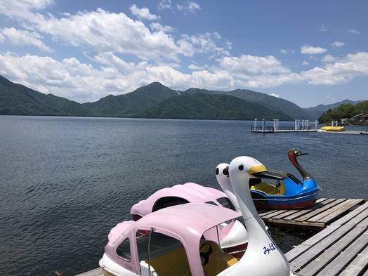 【日光を遊ぼう♪】中禅寺湖の湖面にうつりこむ最高の景色を体験！スワンボート付プラン　1泊2食付き